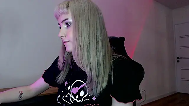 Snapshot of Princess_Shy___ chatting on February 25, 9:26 pm Princess Shy online show from February 25, 9:26 pm