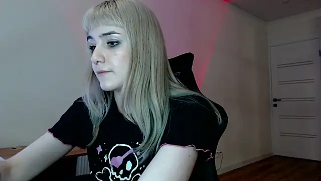 Snapshot of Princess_Shy___ chatting on February 28, 7:56 pm Princess Shy online show from February 28, 7:56 pm