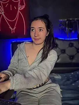 Sophie LS online show from June 5, 3:00 am