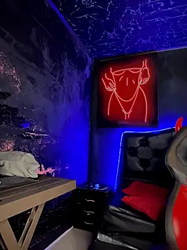 Sophie LS online show from December 3, 4:35 am