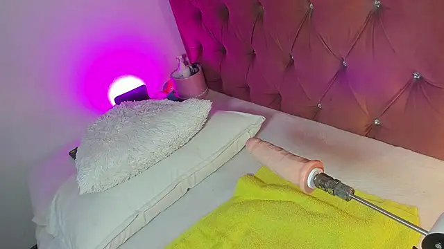 kyliestteel online show from March 24, 12:16 pm