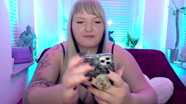 Snapshot of CurvyAngelina_Official chatting on January 10, 9:31 pm CurvyAngelina Official online show from January 10, 9:31 pm
