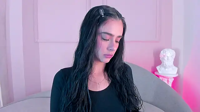 Snapshot of victoria_milann chatting on November 26, 1:33 pm victoria milann online show from November 26, 1:33 pm