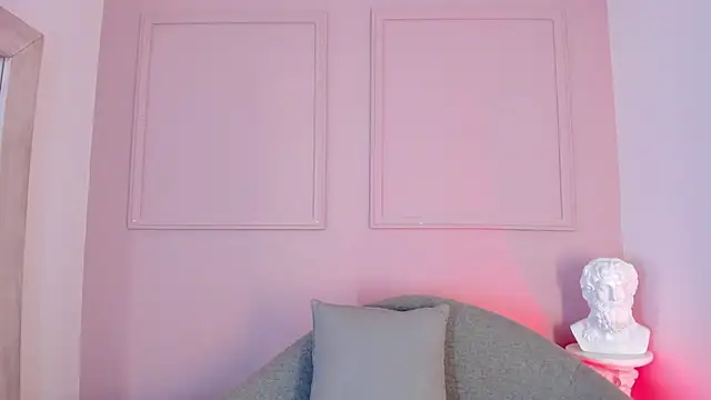 Snapshot of victoria_milann chatting on November 30, 7:47 pm victoria milann online show from November 30, 7:47 pm