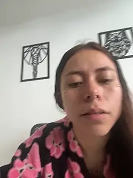 Snapshot of sarawiliamx chatting on December 2, 7:04 pm sarawiliamx online show from December 2, 7:04 pm