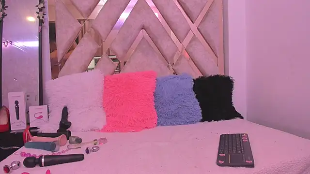 Snapshot of sarawiliamx chatting on November 23, 3:16 am sarawiliamx online show from November 23, 3:16 am