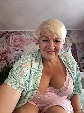 Snapshot of Laura_Millf chatting on July 6, 5:04 pm Laura Millf online show from July 6, 5:04 pm