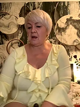 Laura Millf online show from November 8, 3:26 pm