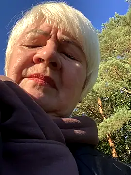 Laura Millf online show from September 29, 1:28 pm