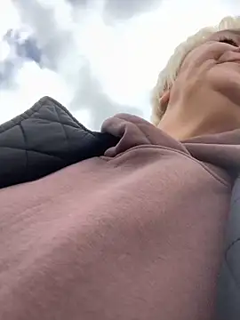 Laura Millf online show from October 3, 11:01 am