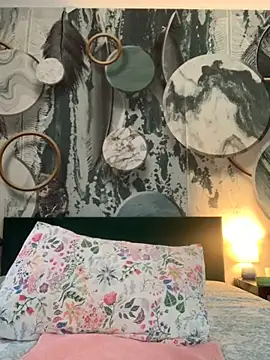 Laura Millf online show from November 25, 7:52 am