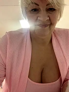 Laura Millf online show from November 23, 3:00 pm