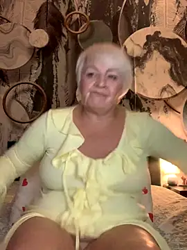 Laura Millf online show from November 7, 5:17 pm