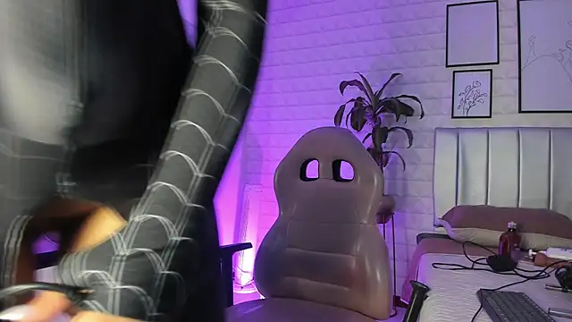 Lizzie-Evans online show from September 28, 12:12 pm