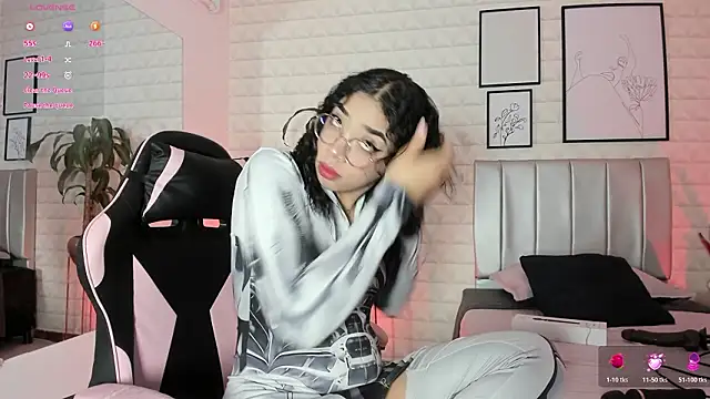 Lizzie-Evans online show from February 27, 12:05 pm