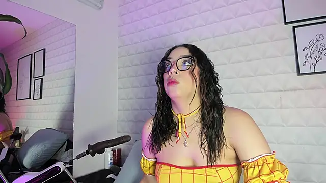 Snapshot of Lizzie-Evans chatting on June 3, 12:06 pm Lizzie-Evans online show from June 3, 12:06 pm