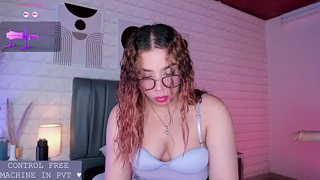 Snapshot of Lizzie-Evans chatting on June 25, 12:10 pm Lizzie-Evans online show from June 25, 12:10 pm
