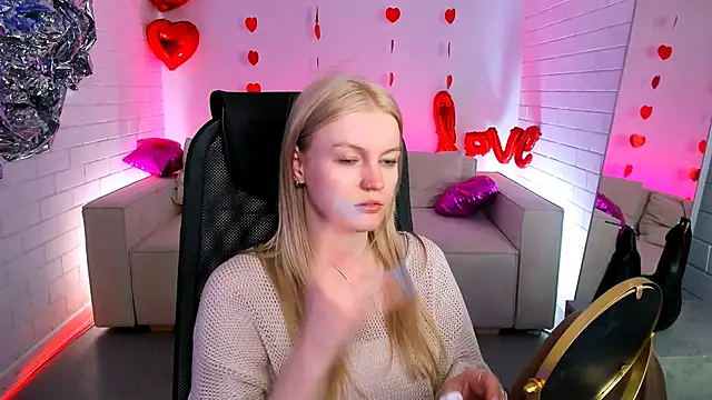 Snapshot of GraceGlamour chatting on March 11, 11:23 am GraceGlamour online show from March 11, 11:23 am