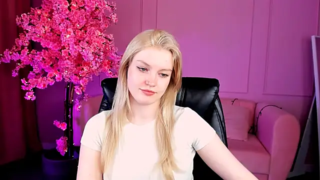 Snapshot of GraceGlamour chatting on March 22, 8:08 am GraceGlamour online show from March 22, 8:08 am