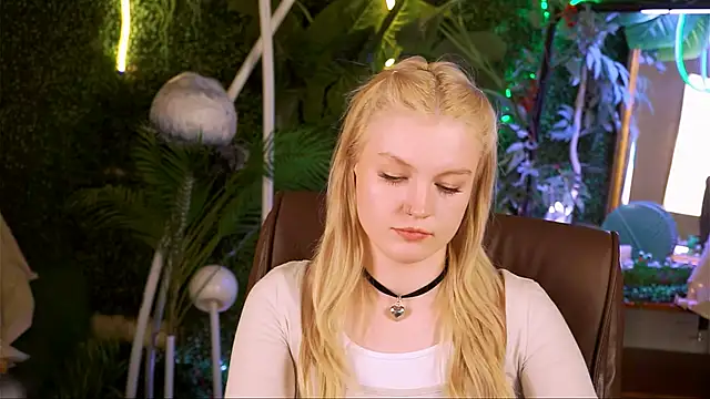 Snapshot of GraceGlamour chatting on March 17, 11:31 am GraceGlamour online show from March 17, 11:31 am