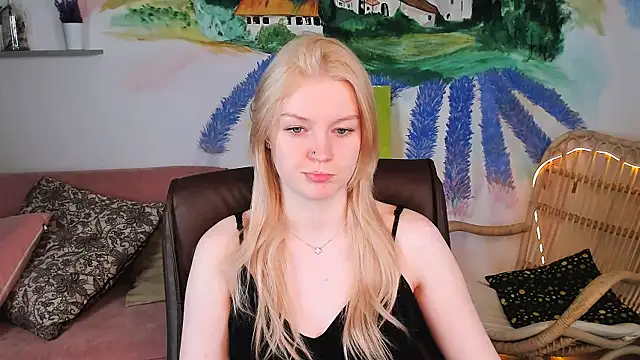 Snapshot of GraceGlamour chatting on February 17, 5:14 am GraceGlamour online show from February 17, 5:14 am