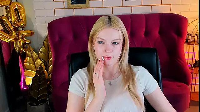 Snapshot of GraceGlamour chatting on March 3, 8:19 am GraceGlamour online show from March 3, 8:19 am