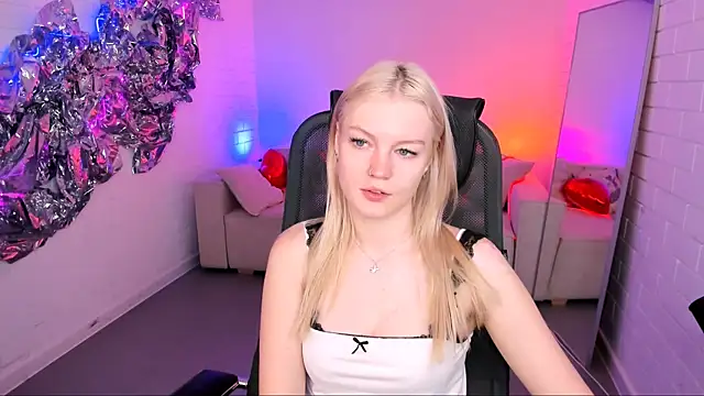 Snapshot of GraceGlamour chatting on October 11, 5:08 am GraceGlamour online show from October 11, 5:08 am