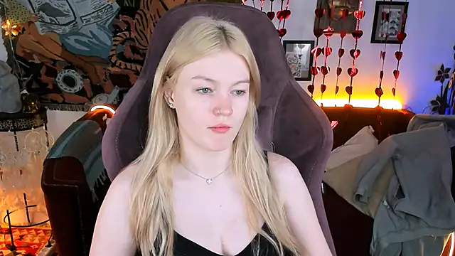 Snapshot of GraceGlamour chatting on February 28, 5:04 am GraceGlamour online show from February 28, 5:04 am
