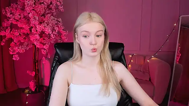 Snapshot of GraceGlamour chatting on March 14, 5:16 am GraceGlamour online show from March 14, 5:16 am