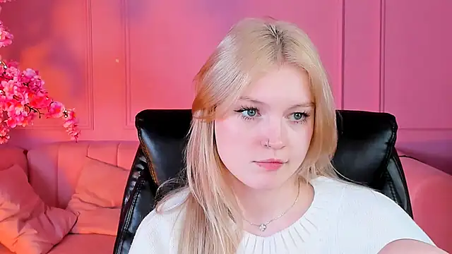 Snapshot of GraceGlamour chatting on February 27, 11:50 am GraceGlamour online show from February 27, 11:50 am
