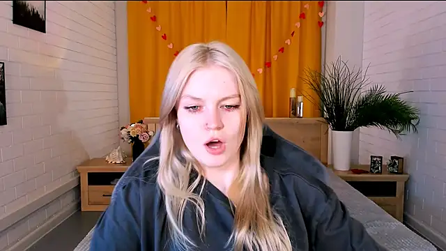 Snapshot of GraceGlamour chatting on March 21, 11:22 am GraceGlamour online show from March 21, 11:22 am