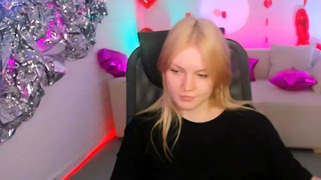 Snapshot of GraceGlamour chatting on February 22, 8:18 am GraceGlamour online show from February 22, 8:18 am