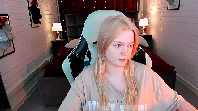 Snapshot of GraceGlamour chatting on March 13, 11:19 am GraceGlamour online show from March 13, 11:19 am