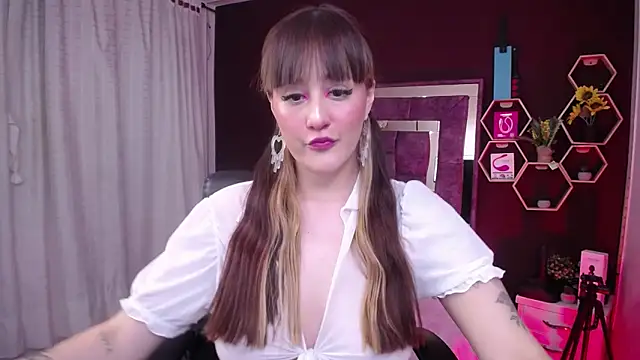 Snapshot of AnabelleGron chatting on October 10, 11:05 pm AnabelleGron online show from October 10, 11:05 pm
