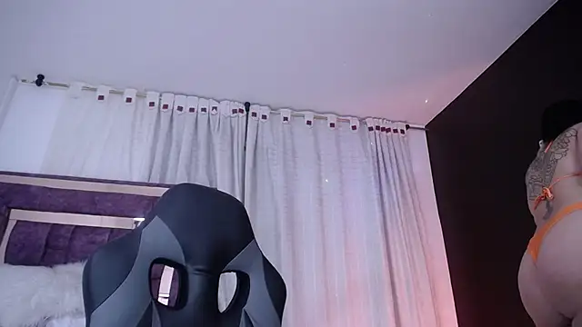 Snapshot of AnabelleGron chatting on February 4, 3:34 am AnabelleGron online show from February 4, 3:34 am