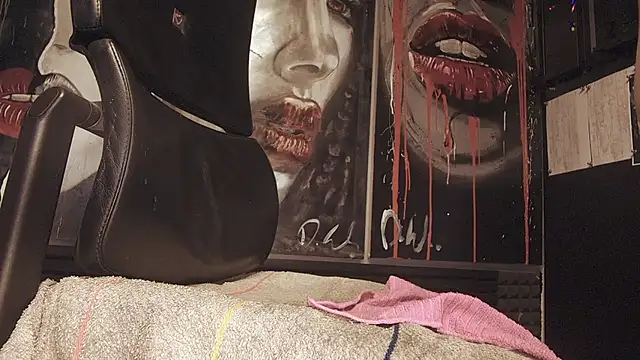 Snapshot of dani4334 chatting on October 7, 8:48 am dani4334 online show from October 7, 8:48 am