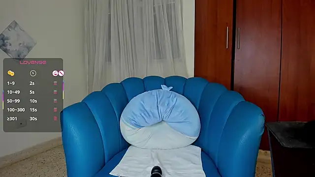 Julie Markk online show from October 29, 6:40 pm