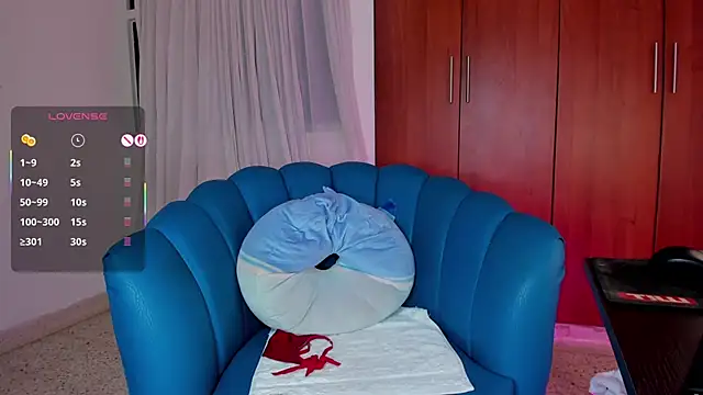 Julie Markk online show from November 30, 8:42 pm