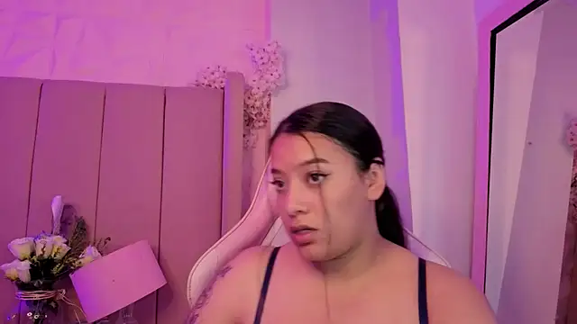 Snapshot of MollyBigBoobs12 chatting on July 21, 10:00 pm MollyBigBoobs12 online show from July 21, 10:00 pm