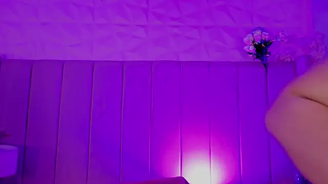 MollyBigBoobs12 online show from April 8, 9:27 pm