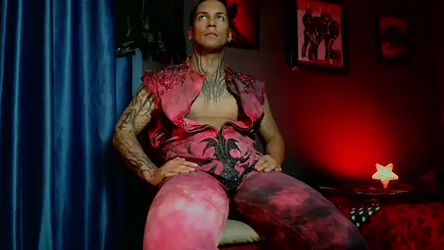 Snapshot of Leonnardo_Jaramillo chatting on February 22, 10:00 pm Leonnardo Jaramillo online show from February 22, 10:00 pm