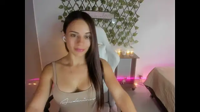 Snapshot of Sara_lopez_28 chatting on October 27, 5:14 pm Sara lopez 28 online show from October 27, 5:14 pm