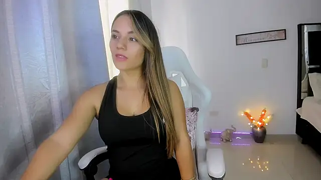 Snapshot of Sara_lopez_28 chatting on February 19, 3:27 pm Sara lopez 28 online show from February 19, 3:27 pm