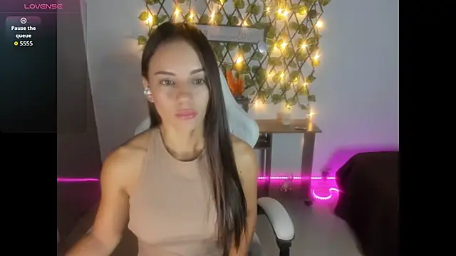 Snapshot of Sara_lopez_28 chatting on September 28, 10:44 am Sara lopez 28 online show from September 28, 10:44 am