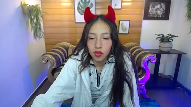 Snapshot of Valeria_roussi chatting on February 19, 5:38 pm Valeria roussi online show from February 19, 5:38 pm