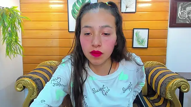 Snapshot of Valeria_roussi chatting on December 28, 8:04 pm Valeria roussi online show from December 28, 8:04 pm