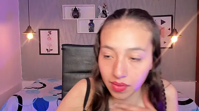 Snapshot of Valeria_roussi chatting on December 13, 4:38 pm Valeria roussi online show from December 13, 4:38 pm