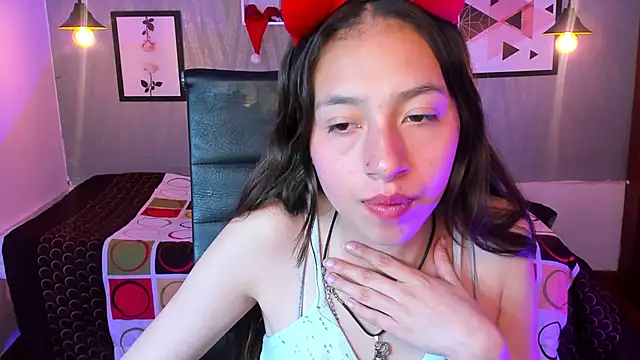 Snapshot of Valeria_roussi chatting on December 23, 6:37 pm Valeria roussi online show from December 23, 6:37 pm