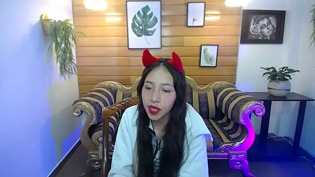 Snapshot of Valeria_roussi chatting on February 19, 8:41 pm Valeria roussi online show from February 19, 8:41 pm