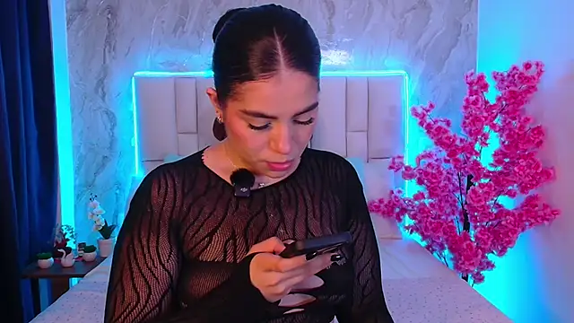 Snapshot of IsabellaAnngel chatting on June 7, 4:28 am IsabellaAnngel online show from June 7, 4:28 am